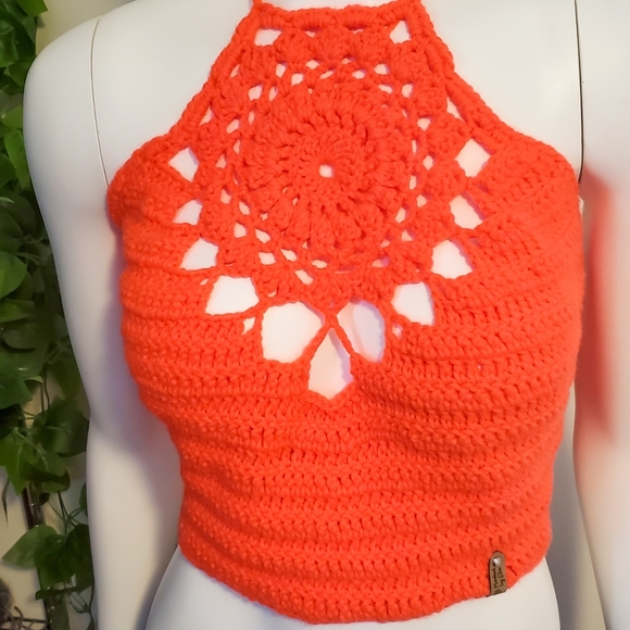 Crochet coral halter top - Picture 1 of 3